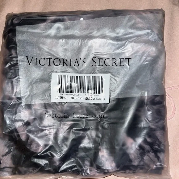 VS Pink Tie Dye Swirl Zip XL Tote Bag - Picture 10 of 10